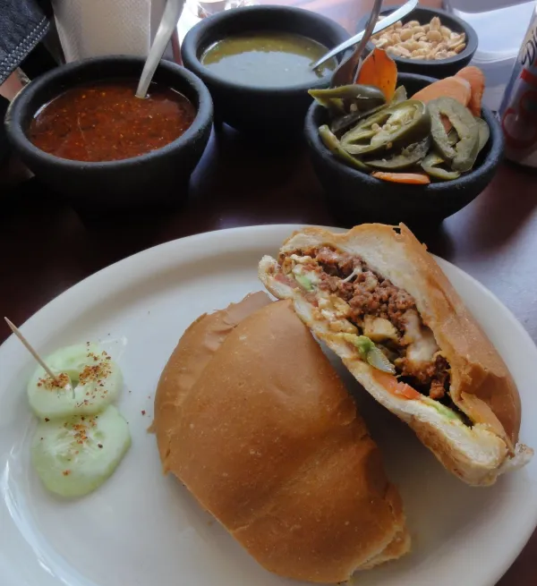 Tortas Guicho Dominguez y El Cubanito